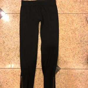 ROMEO & JULIET COUTURE Yoga Pants/Leggings